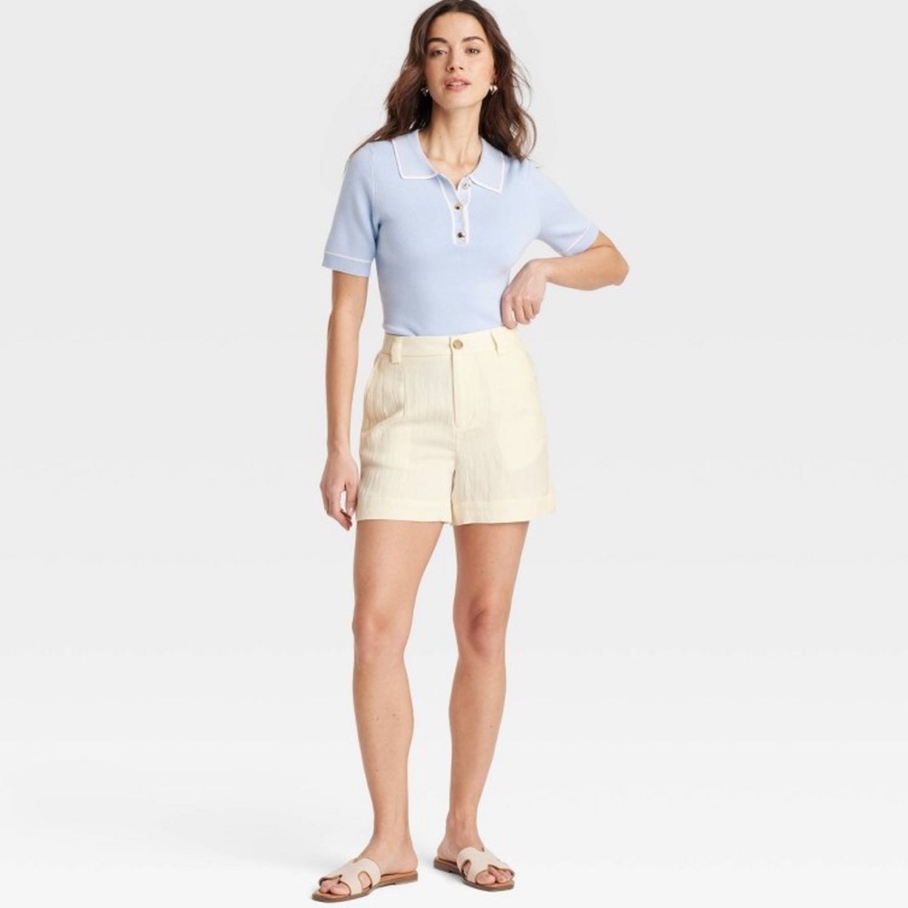 High-Rise Linen Shorts White Cream